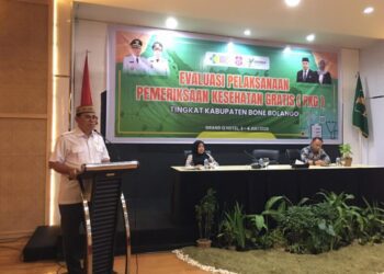 Sekretaris Daerah Bone Bolango, Iwan Mustapa saat menghadiri Evaluasi Pelaksanaan Cek Kesehatan Gratis (CKG) Bone Bolango di Grand Q Hotel Kota Gorontalo, Jumat (3/7/2026). (Foto Indra/Gopos)