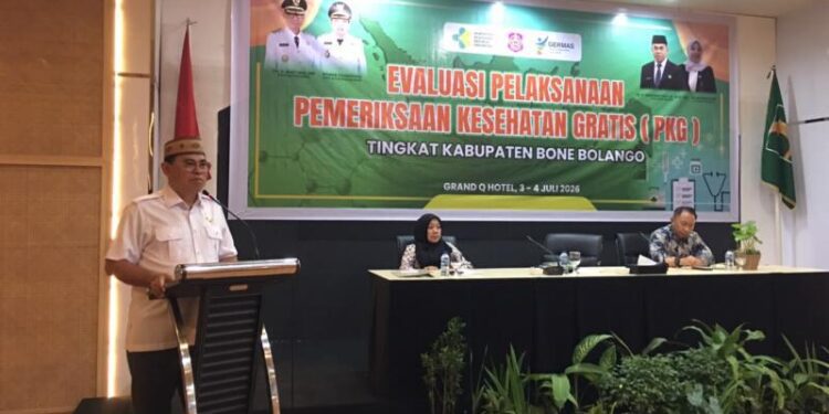 Sekretaris Daerah Bone Bolango, Iwan Mustapa saat menghadiri Evaluasi Pelaksanaan Cek Kesehatan Gratis (CKG) Bone Bolango di Grand Q Hotel Kota Gorontalo, Jumat (3/7/2026). (Foto Indra/Gopos)