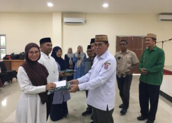 Sekretaris Daerah Bone Bolango saat melepas kafilah Bone Bolango di Ruang Lupa Lelah Kantor Bupati, Jumat (3/7/2026) yang akan berlomba pada Musabaqah Tilawatil Qur'an (MTQ) ke-12 tingkat Provinsi Gorontalo. (Foto Indra/Gopos)