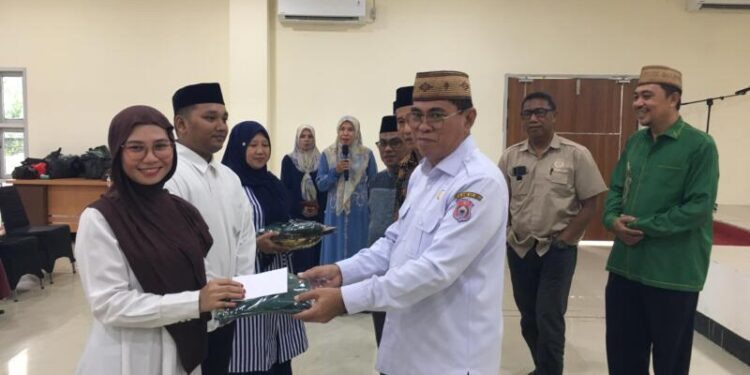 Sekretaris Daerah Bone Bolango saat melepas kafilah Bone Bolango di Ruang Lupa Lelah Kantor Bupati, Jumat (3/7/2026) yang akan berlomba pada Musabaqah Tilawatil Qur'an (MTQ) ke-12 tingkat Provinsi Gorontalo. (Foto Indra/Gopos)