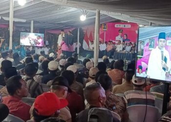 Bupati Jember Muhammad fawait saat menyampa masyarakat Mayang di Program Bunga Desaku