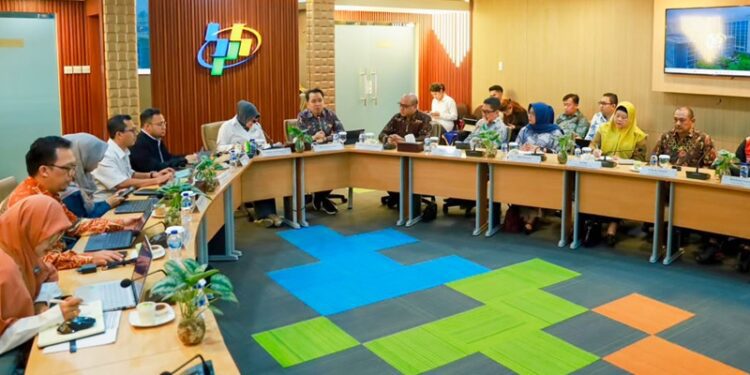 Bupati Jember Muhammad Fawait saat menghadiri kantor BPS RI