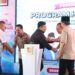 Anggota DPR RI Kawendra Lukisan saat berjabat tangan
