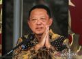 Jaksa Agung Muda Tindak Pidana Khusus (Jampidsus) Kejaksaan Agung Febrie Adriansyah memberikan salam usai menyampaikan keterangan saat konferensi pers di Kejaksaan Agung, Jakarta, Jumat (10/7/2026). ANTARA FOTO/Asprilla Dwi Adha/nz.