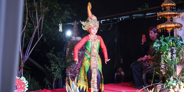 Pertunjukan tari ajang seni budaya pekan kunang-kunang kebudayaan 2026 di Patrang Jember
