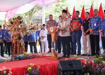 Bupati Jember Muhammad fawait saat menyampaikan pesan di pro Gus'e Update