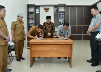 Pemkab Pohuwato bersama Kemenkum menandatangani kerjasama dalam hal perlindungan Kekayaan Intelektual.