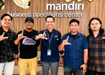 Foto bersama pengurus SMSI Kota Gorontalo bersama dengan Pimpinan Cabang Bank Mandiri Gorontalo, Warham Syahrani usai membahas Gorontalo Half Marathon 2026.  (foto.istimewa)