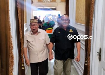 Rabu pagi tadi, Anggota DPR-RI, Rusli Habibie mengunjungi Adhan Dambea. 