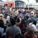 Ilustrasi - Sejumlah penumpang KRL Commuter Line memadati peron di Stasiun Bogor, Jawa Barat, Minggu (4/1/2026). ANTARA FOTO/Arif Firmansyah/sgd