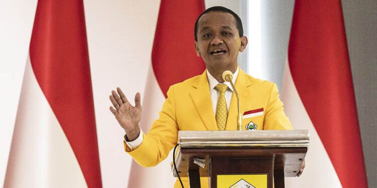 Ketua Umum Partai Golkar Bahlil Lahadalia menyampaikan sambutan dalam Rapat Kerja Nasional Partai Golkar Tahun 2025 di Kantor DPP Partai Golkar, Jakarta, Sabtu (8/2/2025). (ANTARA FOTO/Aprillio Akbar)