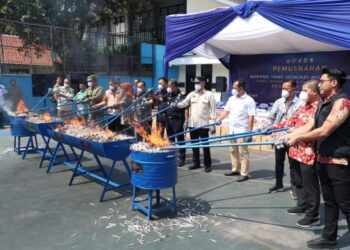 Bea Cukai Jember musnahkan Rokok Ilegal