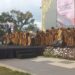 Bupati Jember Muhammad fawait berama OPD saat membungkuk berterimakasih pada mahasiswa KKN di Jember
