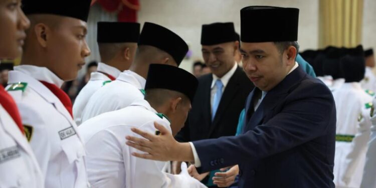Bupati Jember Muhammad fawait usai mengukuhkan Paskibraka Jember 2026