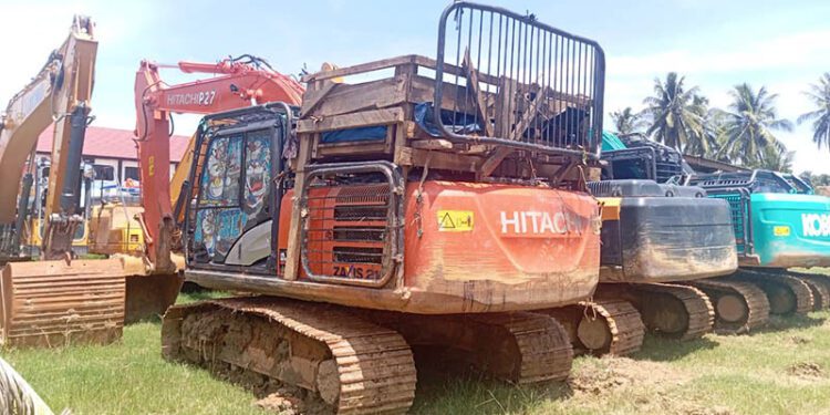 Puluhan alat berat diamankan dari berbagai lokasi yang tersebar di 13 kecamatan di Kabupaten Pohuwato, sebagai bagian dari penertiban aktivitas pertambangan ilegal.