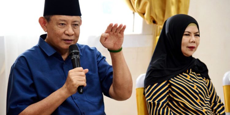 Gubernur Gorontalo, Gusnar Ismail, bersama Wakil Gubernur Gorontalo, Idah Syahidah Rusli Habibie.