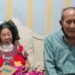 Kusnadi mendampingi sang istri menjalani perawatan medis. (Foto: Dok/Humas BPJS Kesehatan Cabang Pamekasan)