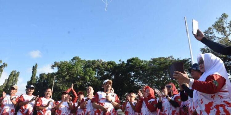 Pencanangan HUT RI ke-81 bersama seluruh pegawai di lingkungan Pemerintah Kabupaten Boalemo, (Prokopim Boalemo)