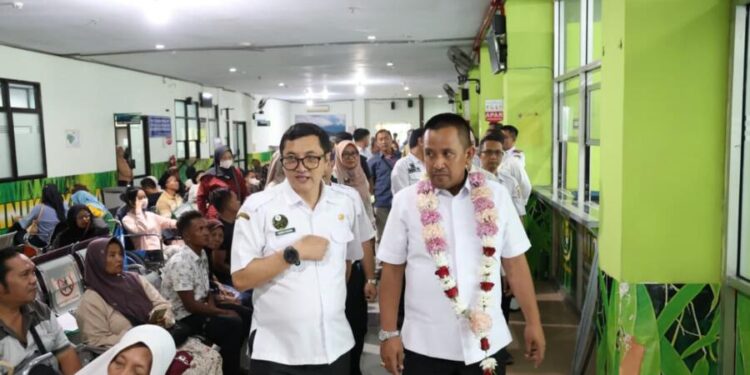 Wakil Ketua Ombudsman RI Rahmadi Indra saat mengunjungi RSD dr.Soebandi Jember