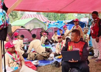 Dr. Husin Ali, S.Pd., M.A.P., CPOf.
Antropolog | Kepala Dinas Pendidikan dan Kebudayaan Kota Gorontalo | Ketua Kwartir Cabang Gerakan Pramuka Kota Gorontalo