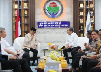 Bupati Jember Muhammad fawait saat menemui Yandri Susanto di Kemendes PDT