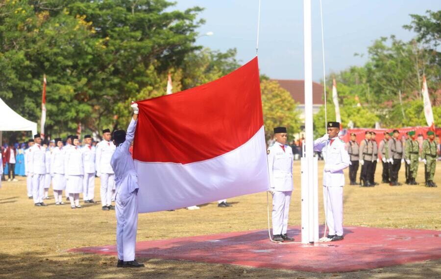 Upacara HUT ke-81 Kemerdekaan RI yang dilaksanakan di Lapangan Alun-Alun Bone Bolango, Senin (17/8/2026). (Foto Onal/Prokopim)