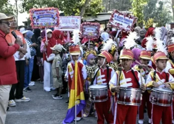 Ratusan anak usia dini di Kecamatan Limboto mengapresiasikan cita-cita dalam momen Karnaval TK/PAUD se-Kecamatan Limboto. Kegiatan ini dalam rangka memeriahkan HUT ke-81 Kemerdekaan RI, Kamis (20/08/2026).