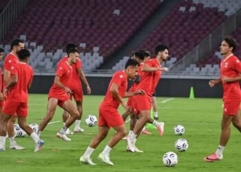 Latihan Timnas Indonesia jelang melawan Vietnam. Sejumlah pesepak bola Timnas Indonesia mengikuti sesi latihan di Stadion GBK, Jakarta, Minggu (2/8/2026). Latihan Timnas Indonesia untuk persiapan laga ketiga Grup A Piala AFF 2026 melawan Vietnam di Stadion Pakansari pada Senin (3/8/2026). ANTARA FOTO/Fakhri Hermansyah/sgd