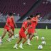 Latihan Timnas Indonesia jelang melawan Vietnam. Sejumlah pesepak bola Timnas Indonesia mengikuti sesi latihan di Stadion GBK, Jakarta, Minggu (2/8/2026). Latihan Timnas Indonesia untuk persiapan laga ketiga Grup A Piala AFF 2026 melawan Vietnam di Stadion Pakansari pada Senin (3/8/2026). ANTARA FOTO/Fakhri Hermansyah/sgd