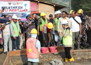 Peletakan Batu pertama oleh bupati Jember Muhammad fawait untuk Pembangaun Koprasi Nelayan Merah Putih (KNMP)