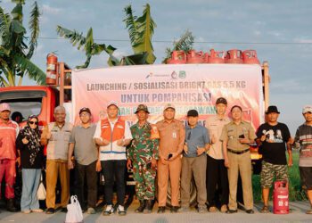 Bupati Sidenreng Rappang, H. Syaharuddin Alrif, bersama jajaran Pertamina Patra Niaga Regional Sulawesi dan perwakilan kelompok tani menghadiri sosialisasi penggunaan Bright Gas 5,5 kg sebagai bahan bakar pompa air irigasi di Kabupaten Sidrap, Selasa (4/8/2026). Program ini diharapkan menjadi solusi energi yang mendukung produktivitas pertanian di tengah musim kemarau.