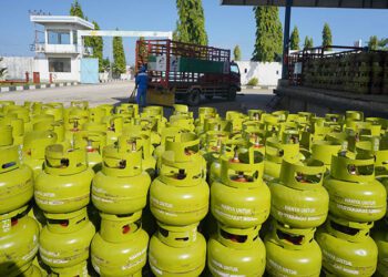 Pertamina menyalurkan extra dropping LPG 3 kg hingga 65 persen dari rata-rata penyaluran harian di wilayah yang membutuhkan tambahan pasokan.