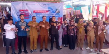 Kunjungan BI, BSG, BRI, dan Bank Muamalat dalam rangka Roadshow PASAR PASIARI di Pasar Kayubulan, Kecamatan Limboto, Kabupaten Gorontalo, Selasa (11/8/2026). (F. Humas)