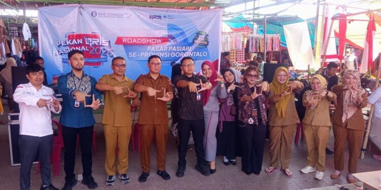Kunjungan BI, BSG, BRI, dan Bank Muamalat dalam rangka Roadshow PASAR PASIARI di Pasar Kayubulan, Kecamatan Limboto, Kabupaten Gorontalo, Selasa (11/8/2026). (F. Humas)