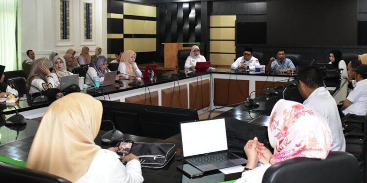 Pemerintah Kabupaten Gorontalo menargetkan capaian nilai SAKIP tahun 2025 meningkat dari tahun-tahun sebelumnya. Hal itu terlihat dalam pertemuan para pejabat perencana dengan Sekretaris Daerah Sugondo Makmur, di ruang Dulohupa, Rabu (19/8/2026).