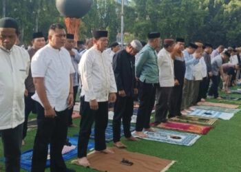 Suasana salat istisqa Pemerintah Kabupaten Gorontalo. (F. Istimewa)