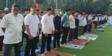 Suasana salat istisqa Pemerintah Kabupaten Gorontalo. (F. Istimewa)