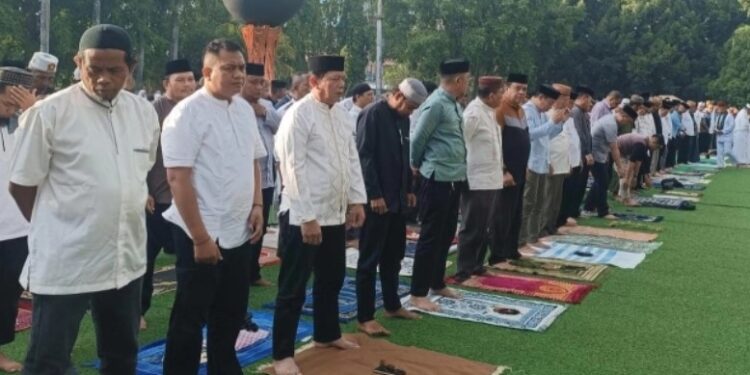 Suasana salat istisqa Pemerintah Kabupaten Gorontalo. (F. Istimewa)