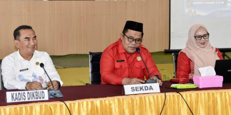 Rapat Koordinasi Penyusunan Rencana Kerja Implementasi Strategi Percepatan Wajib Belajar 13 Tahun melalui 1 Tahun Pra-SD di Aula Ballroom Dinas Pendidikan dan Kebudayaan Kabupaten Gorontalo, Kamis (20/08/2026).