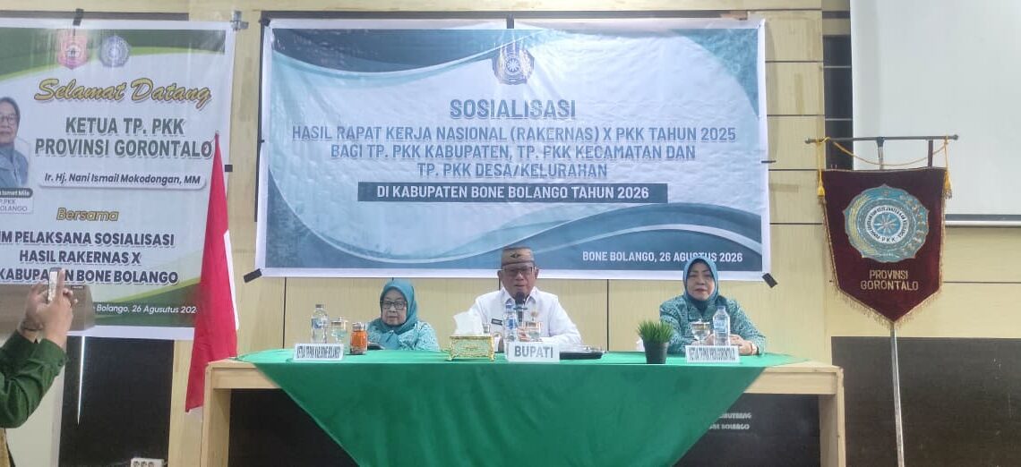 Bupati Bone Bolango, Ismet Mile saat menghadiri Sosisalisasi Hasil Rakernas X PKK Tahun 2025 bagi T.P PKK Kabupaten, Kecamatan, Desa dan Kelurahan oleh T.P PKK Provinsi Gorontalo di Aula Bappeda Litbang Bone Bolango, Kamis (26/8/2026).