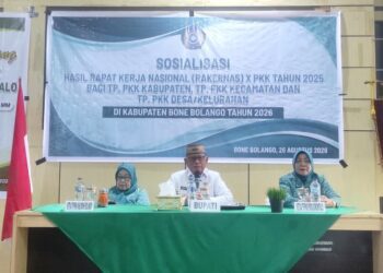 Bupati Bone Bolango, Ismet Mile saat menghadiri Sosisalisasi Hasil Rakernas X PKK Tahun 2025 bagi T.P PKK Kabupaten, Kecamatan, Desa dan Kelurahan oleh T.P PKK Provinsi Gorontalo di Aula Bappeda Litbang Bone Bolango, Kamis (26/8/2026).