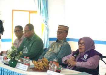 Ruwaida Mile saat menghadiri Bimbingan Teknis (Bimtek) Peningkatan Kapasitas bagi Pengurus Posyandu Desa Tingkat Kabupaten Bone Bolango Tahun 2026 di Kantor Desa Boludawa, Kecamatan Suwawa, Kamis (27/8/2026). (Foto Firsa/Gopos)