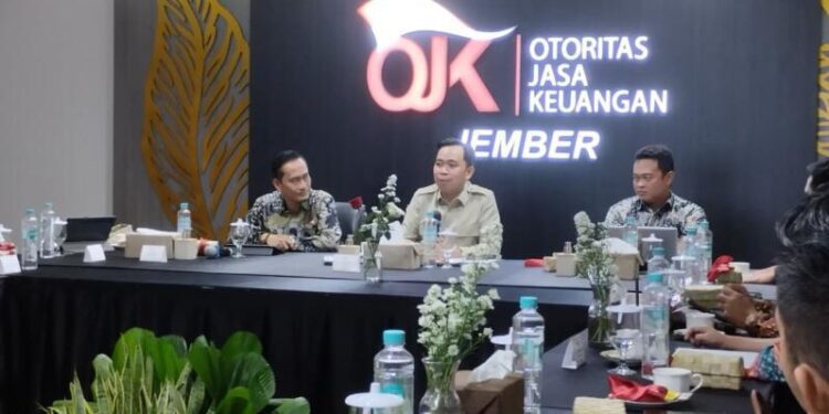 Bupati Jember Muhammad fawait berama kepala OJK dan Kepala BI Jember