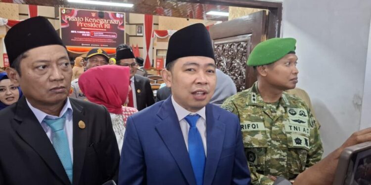 Bupati Jember Muhammad Fawait usai mengikuti pidato kepresidenan di gedung DPRD Jember
