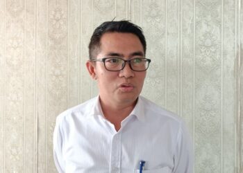 Kepala Dinas Perhubungan Jember, Gatot Triyono saat di wawancarai media