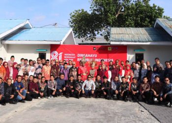 Foto bersama seluruh pegawai dan tenaga alih daya PLN Nusantara Power Unit Pembangkitan Gorontalo usai pelaksanaan upacara HUT ke-81 Kemerdekaan Republik Indonesia.