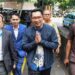 Arsip - Mantan Gubernur Jawa Barat Ridwan Kamil (tengah) tiba untuk menjalani pemeriksaan di Gedung Merah Putih KPK, Jakarta, Selasa (2/12/2025). ANTARA FOTO/Indrianto Eko Suwarso/foc/am
