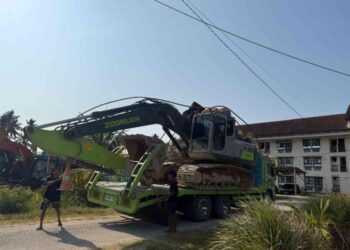 Satu unit excavator saat di amankan di Polres Pohuwato, Sabtu (19/09/2026) (Istimewa)