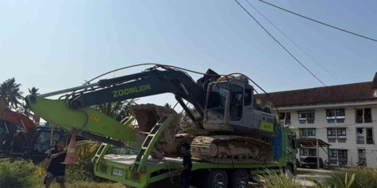 Satu unit excavator saat di amankan di Polres Pohuwato, Sabtu (19/09/2026) (Istimewa)