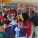 Warga Desa Dumolodo, Kecamatan Gentuma Raya, Kabupaten Gorontalo saat menikmati layanan Alfamart Sahabat Posyandu di gerai Alfamart setempat, Senin (21/9/2026)